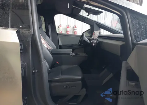 2025 Tesla Cybertruck All-Wheel Drive z USA, uszkodzony, nr VIN 7G2CEHED1SA081551